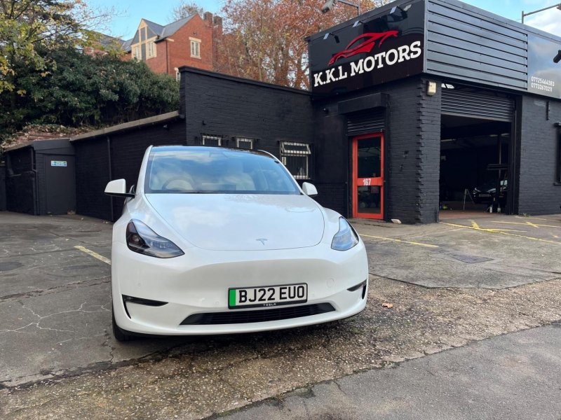 TESLA MODEL Y