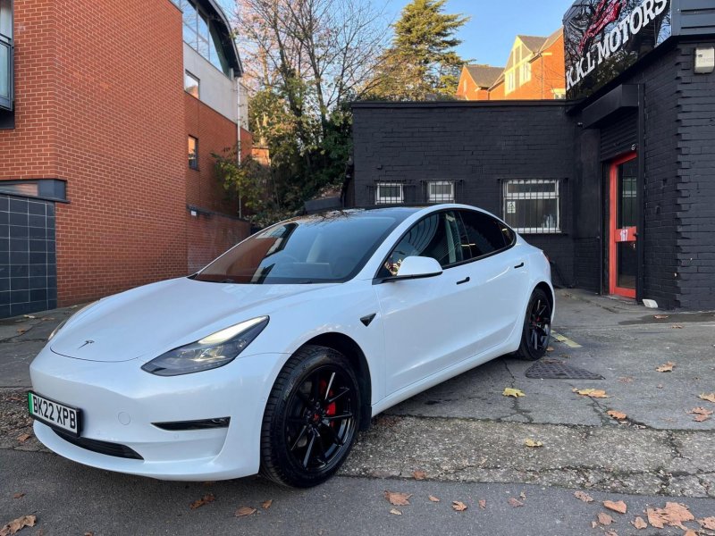TESLA MODEL 3