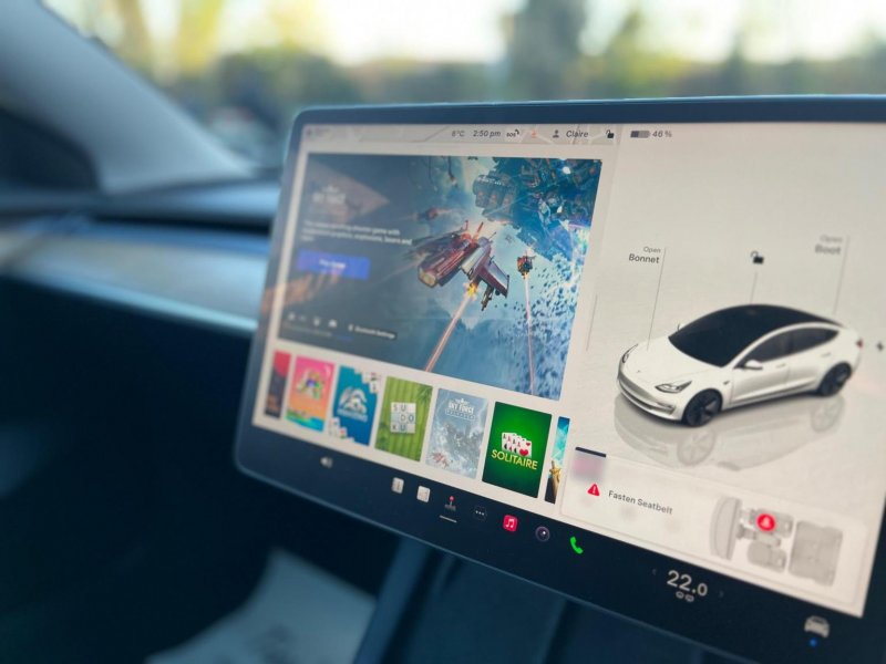 TESLA MODEL 3