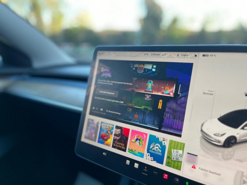TESLA MODEL 3