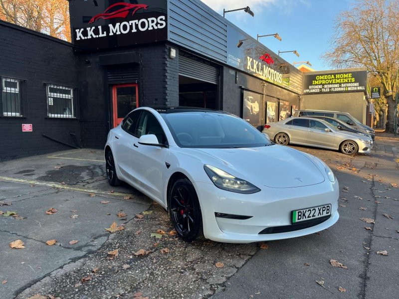 TESLA MODEL 3