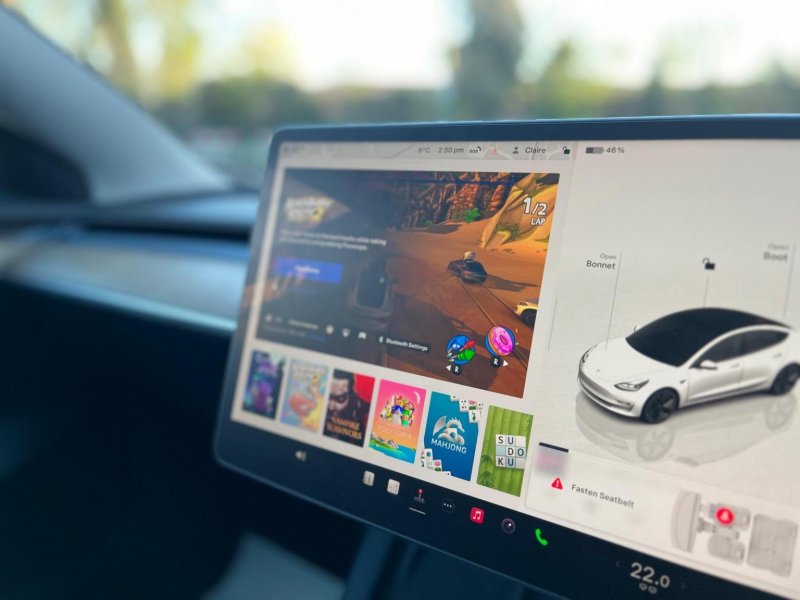 TESLA MODEL 3