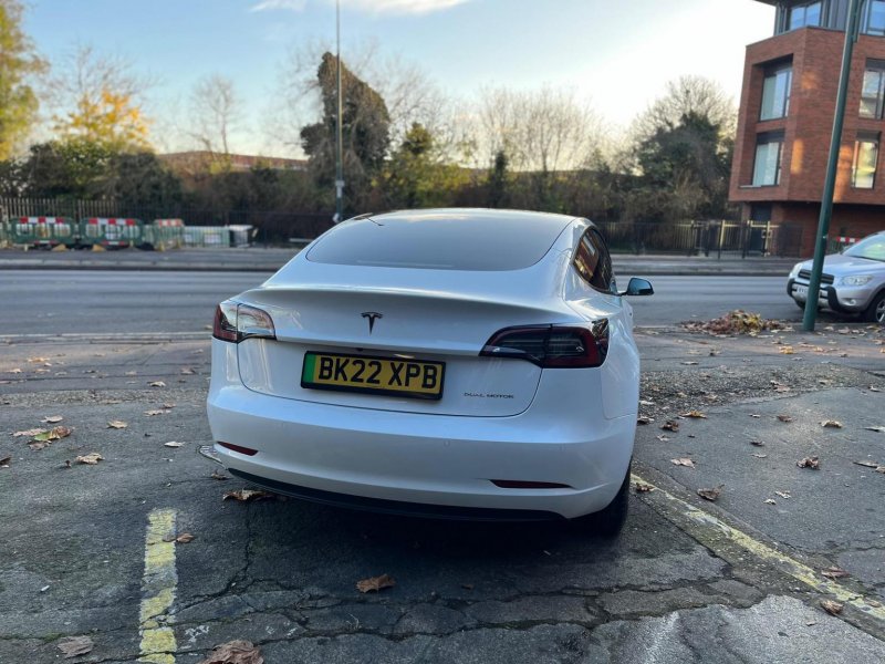 TESLA MODEL 3