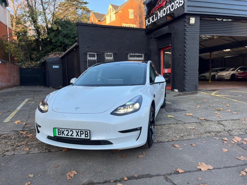 TESLA MODEL 3