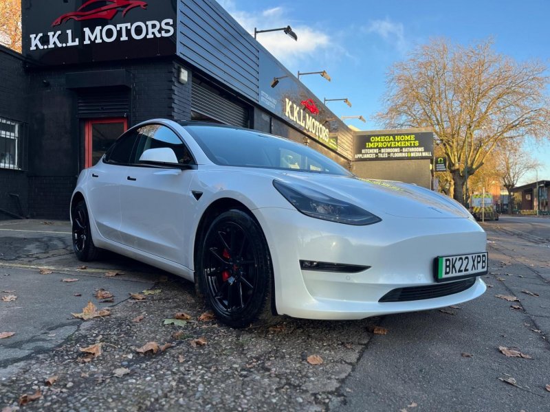TESLA MODEL 3