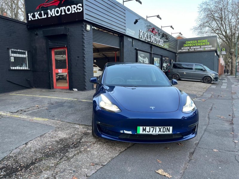 TESLA MODEL 3