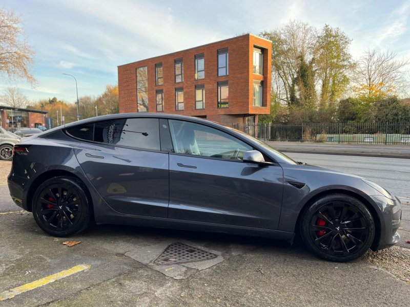 TESLA MODEL 3