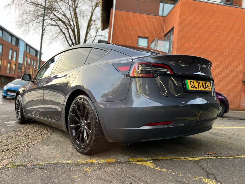 TESLA MODEL 3