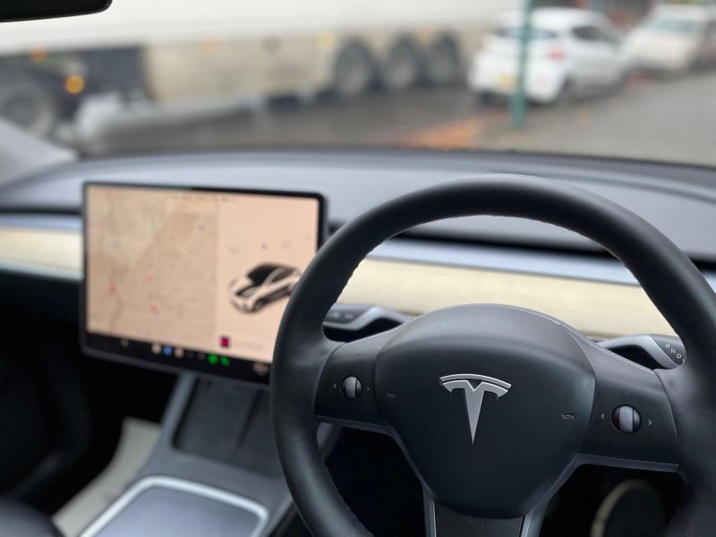 TESLA MODEL Y