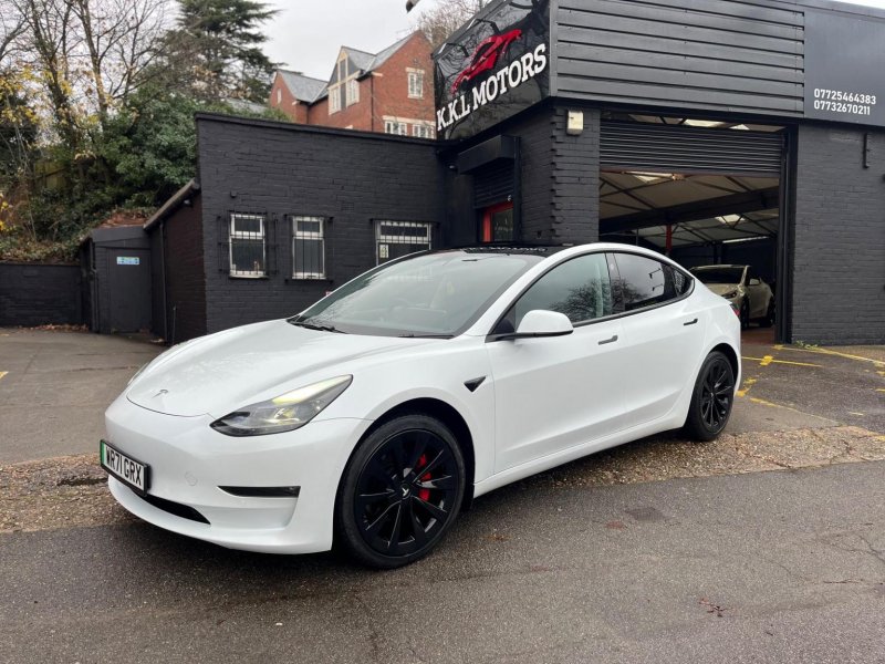 TESLA MODEL 3