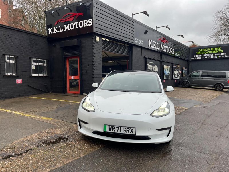 TESLA MODEL 3