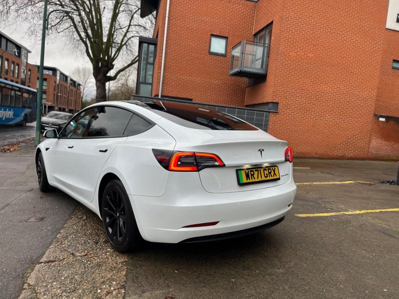 TESLA MODEL 3
