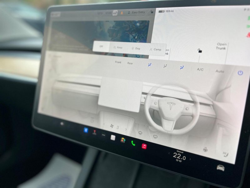 TESLA MODEL 3