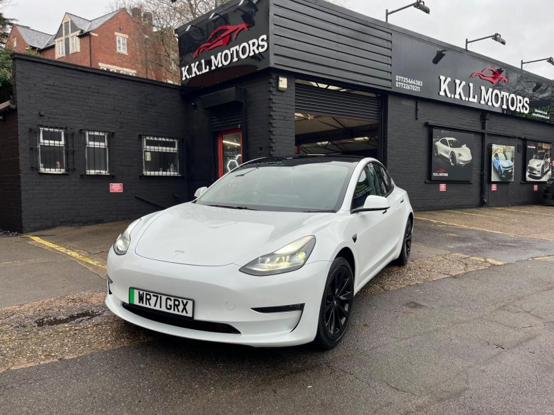 TESLA MODEL 3