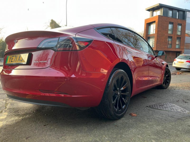 TESLA MODEL 3