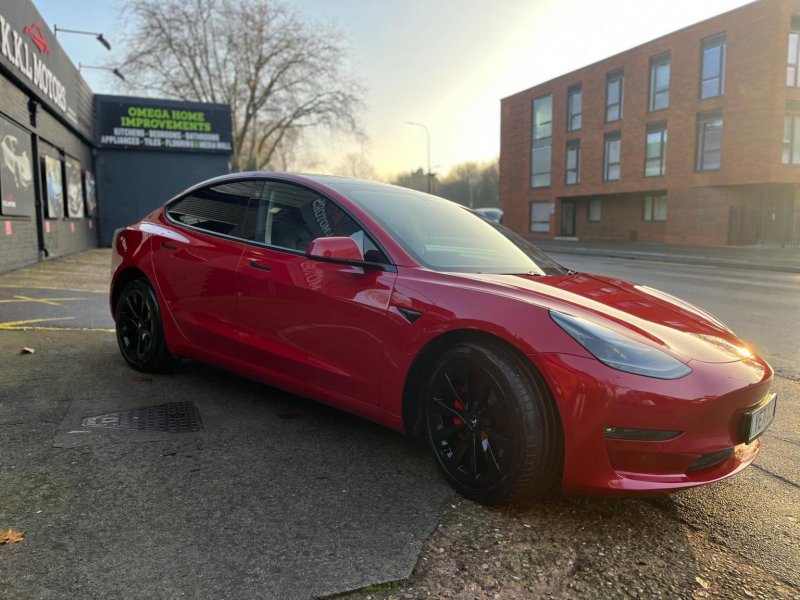 TESLA MODEL 3