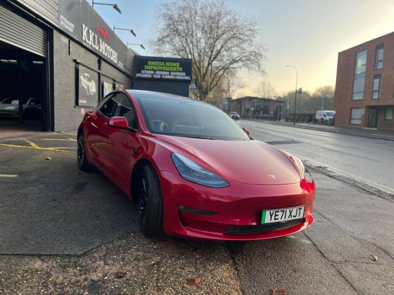 TESLA MODEL 3