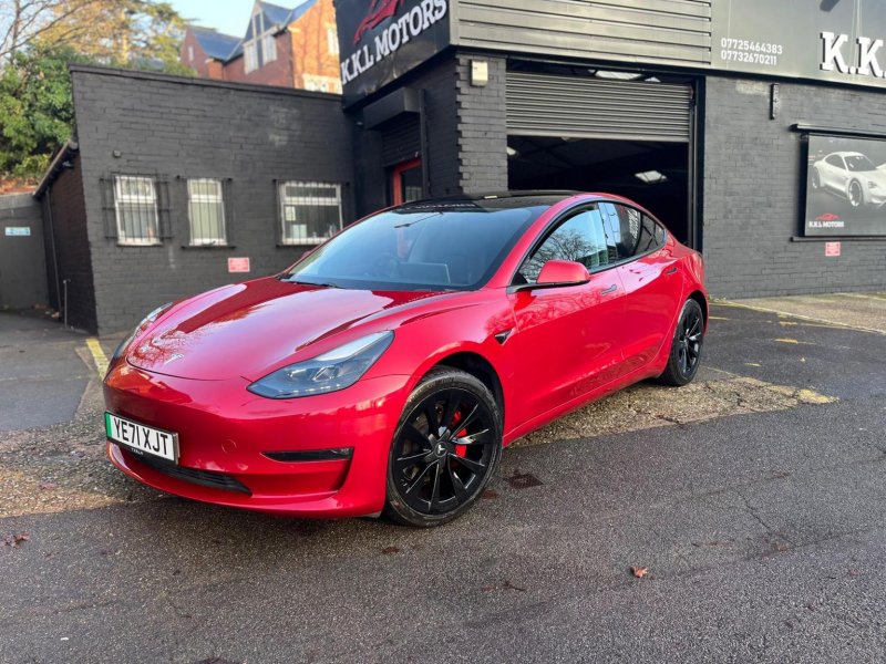 TESLA MODEL 3