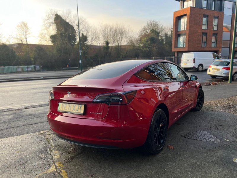 TESLA MODEL 3