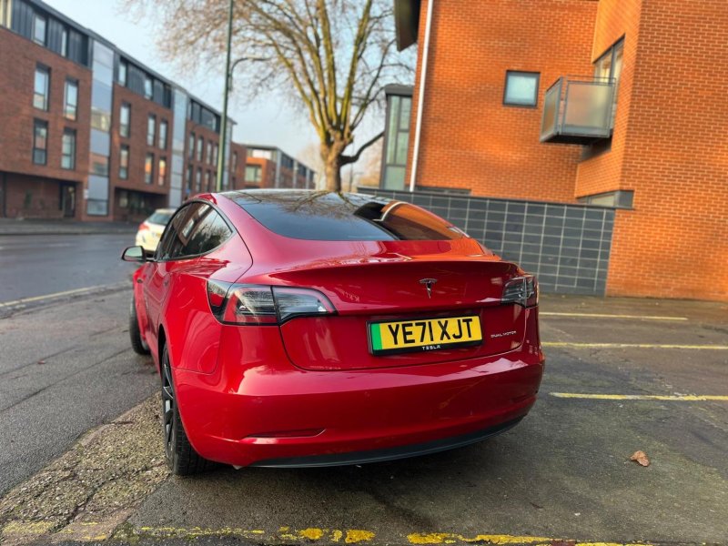 TESLA MODEL 3