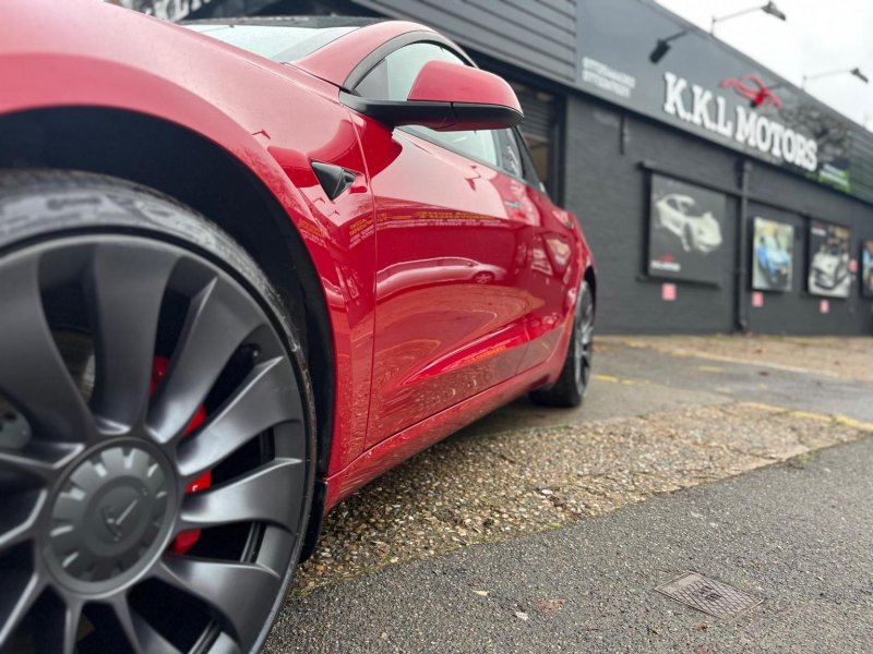 TESLA MODEL 3