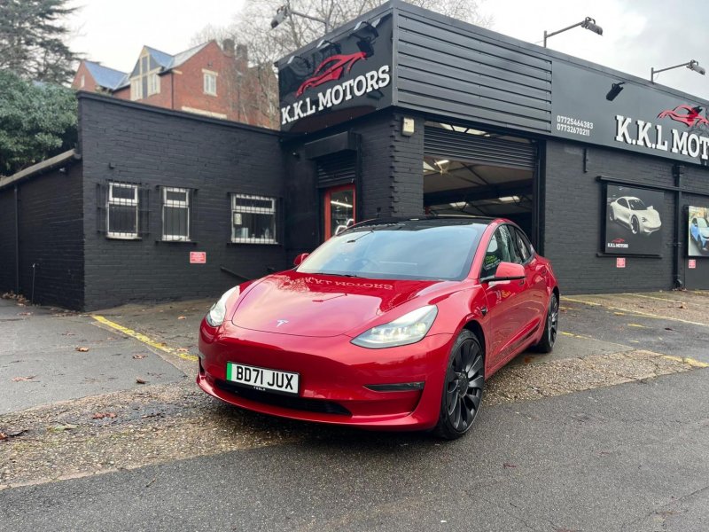 TESLA MODEL 3