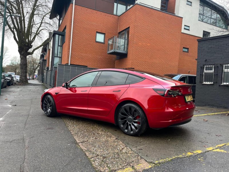 TESLA MODEL 3