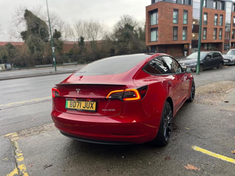 TESLA MODEL 3