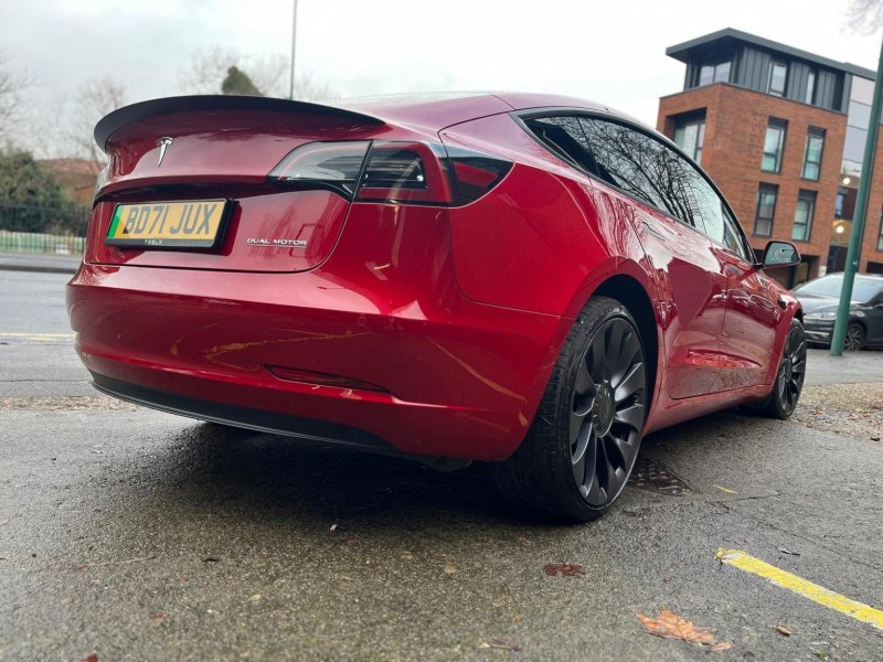 TESLA MODEL 3