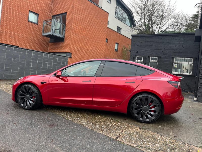 TESLA MODEL 3