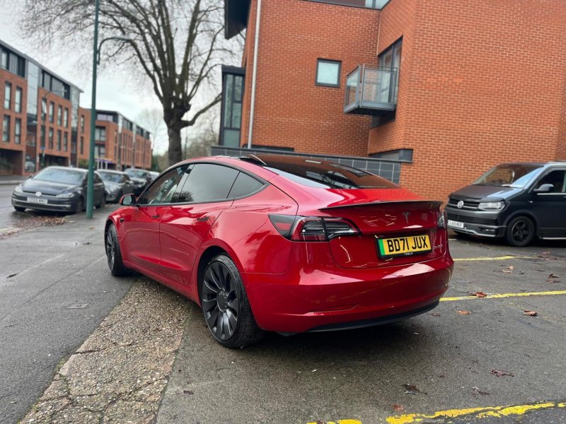 TESLA MODEL 3