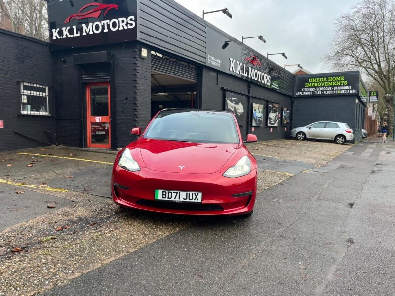 TESLA MODEL 3