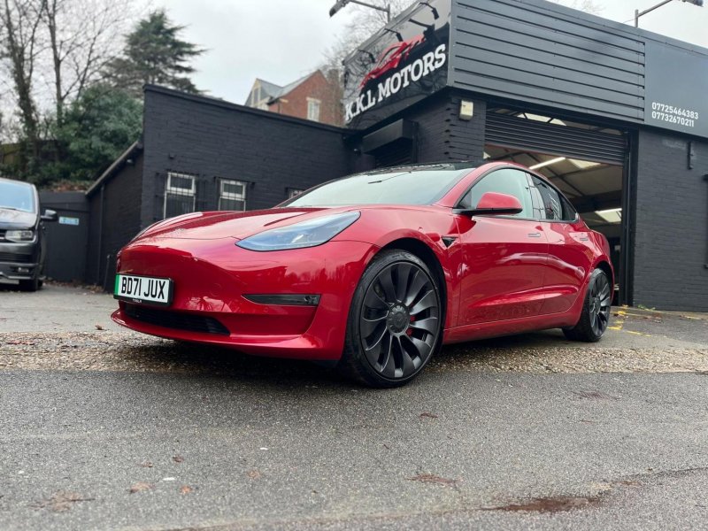 TESLA MODEL 3