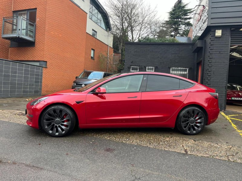 TESLA MODEL 3