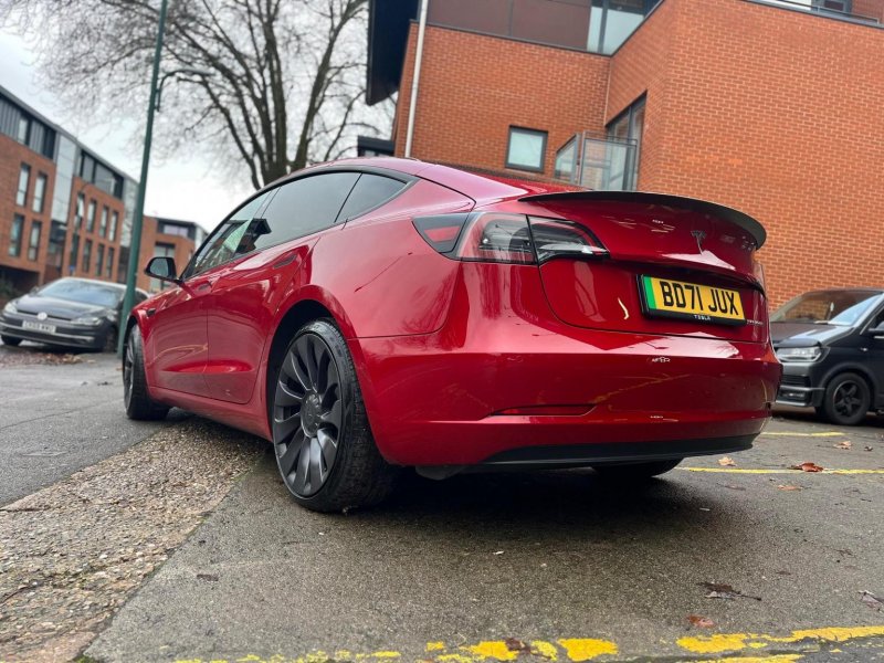 TESLA MODEL 3
