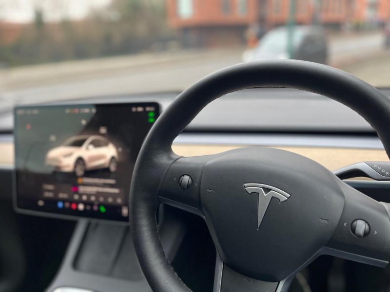 TESLA MODEL Y