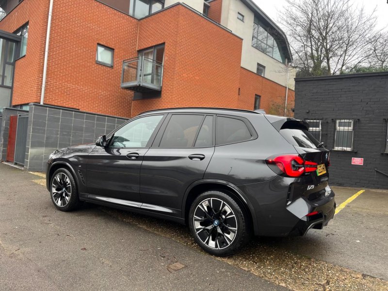 BMW IX3