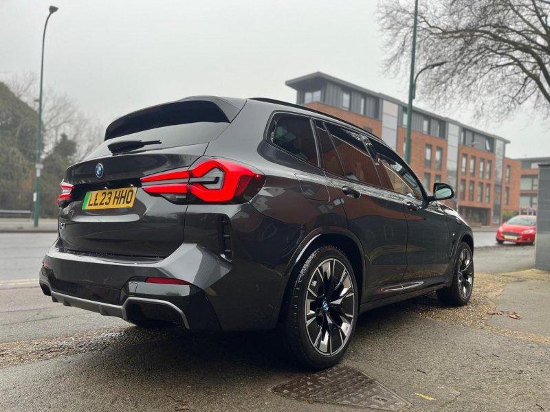 BMW IX3
