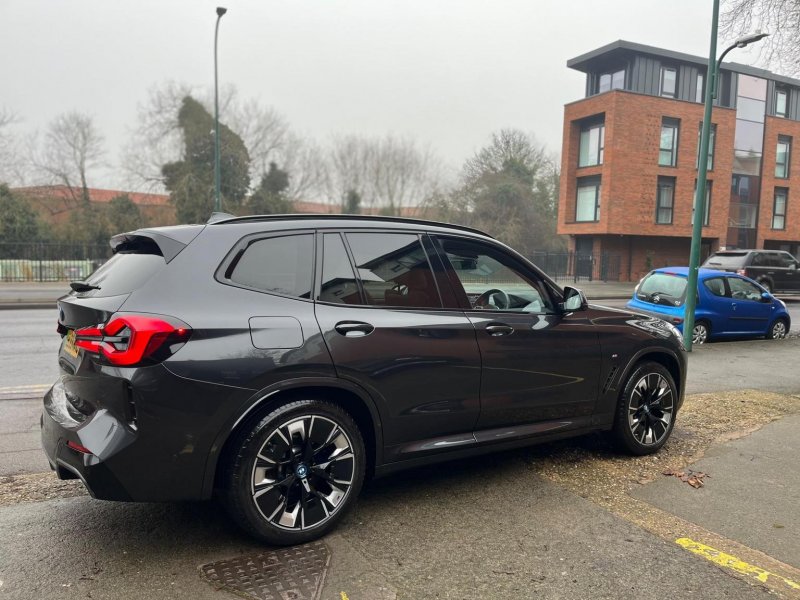 BMW IX3