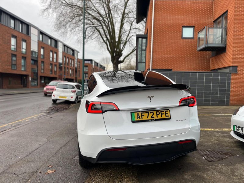 TESLA MODEL Y