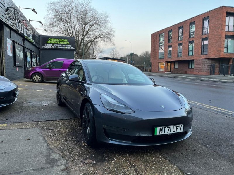 TESLA MODEL 3