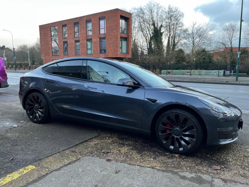 TESLA MODEL 3