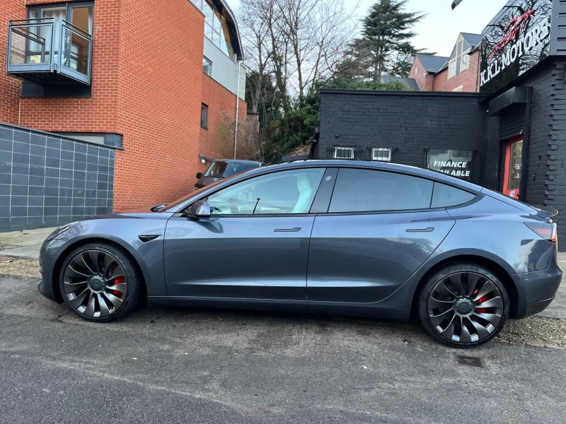 TESLA MODEL 3