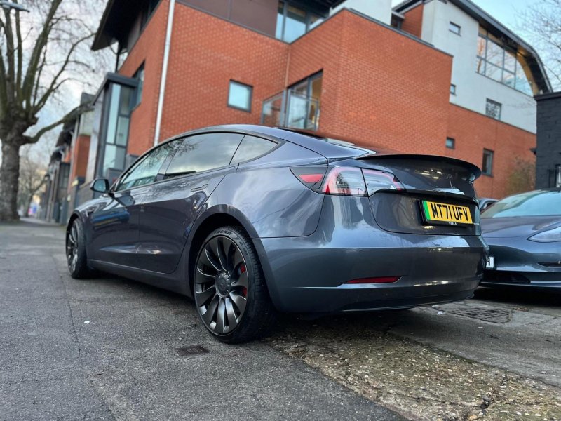 TESLA MODEL 3