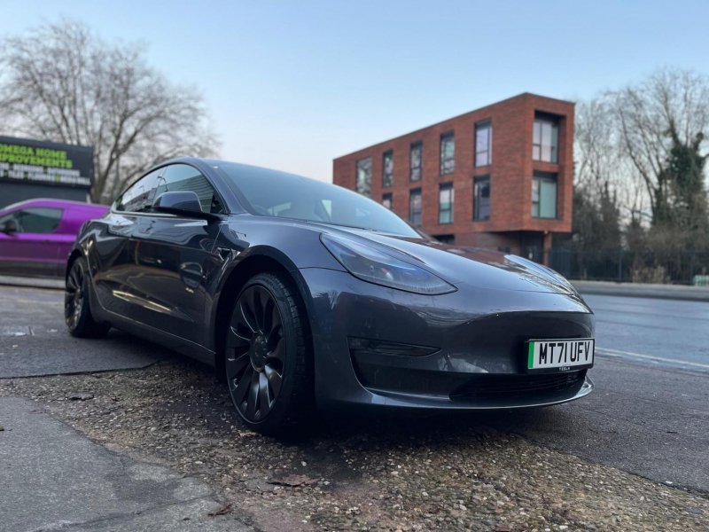 TESLA MODEL 3
