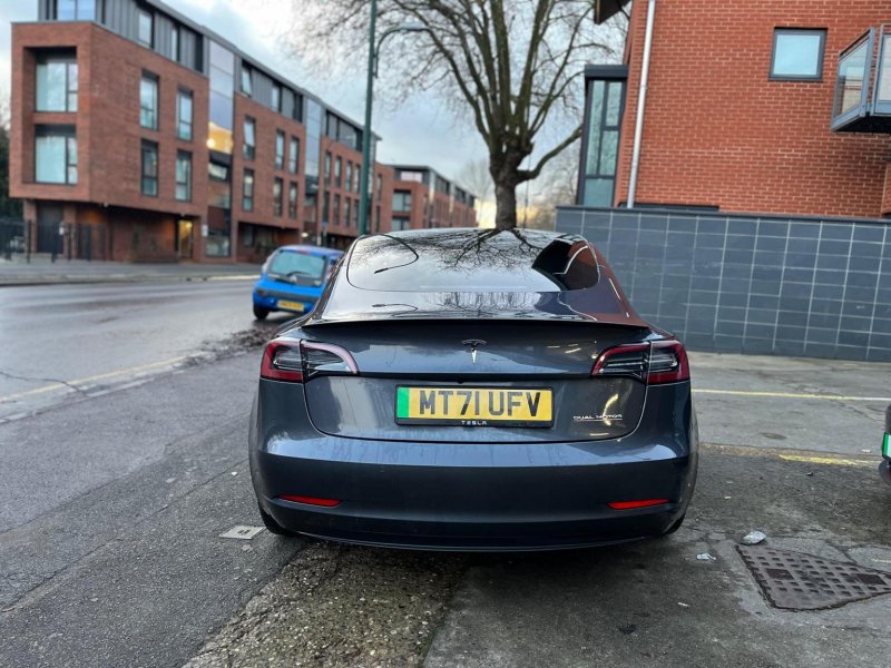TESLA MODEL 3