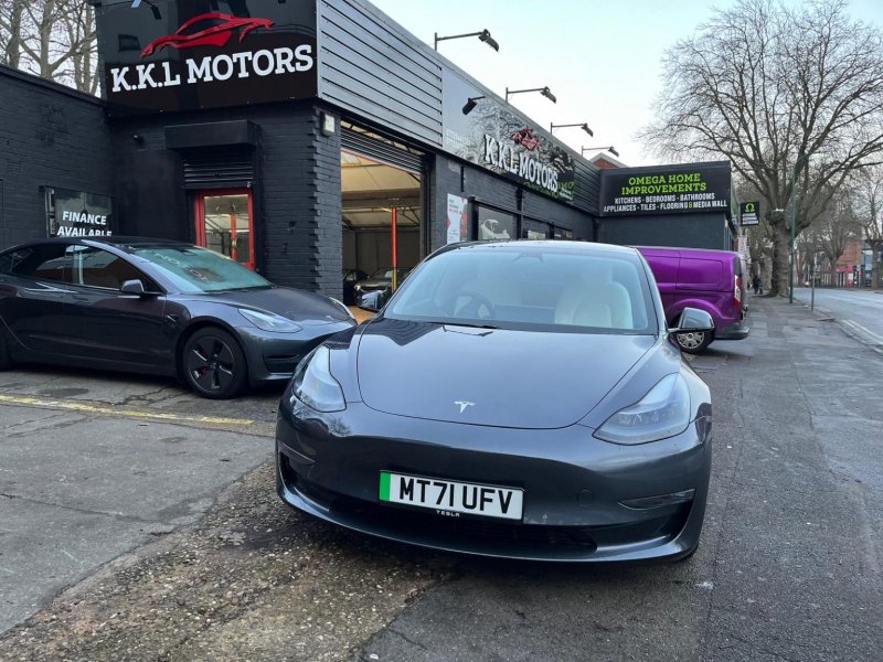 TESLA MODEL 3