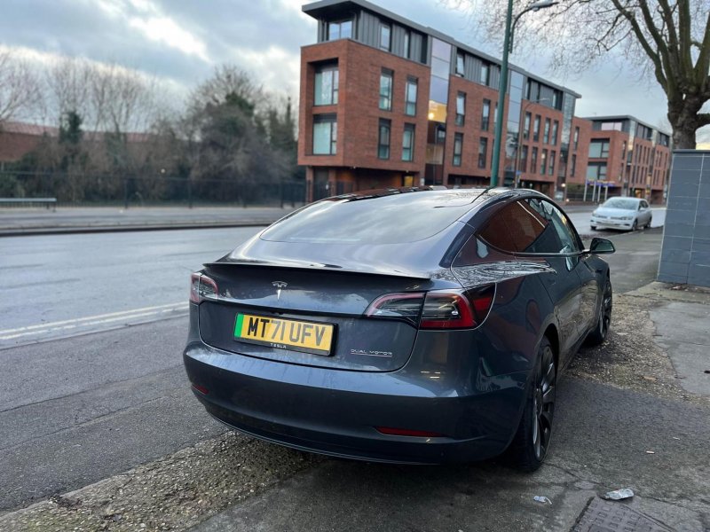 TESLA MODEL 3