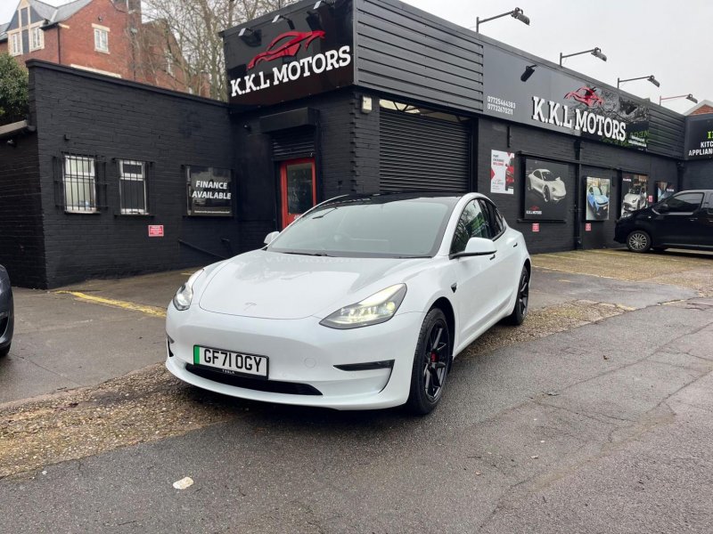 TESLA MODEL 3