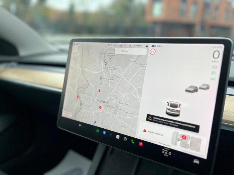 TESLA MODEL 3